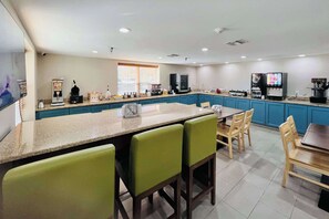 Desayuno buffet incluido todos los días 