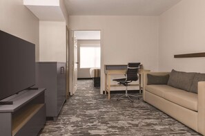 Suite, 1 Schlafzimmer, Nichtraucher | Hochwertige Bettwaren, Schreibtisch, laptopgeeigneter Arbeitsplatz