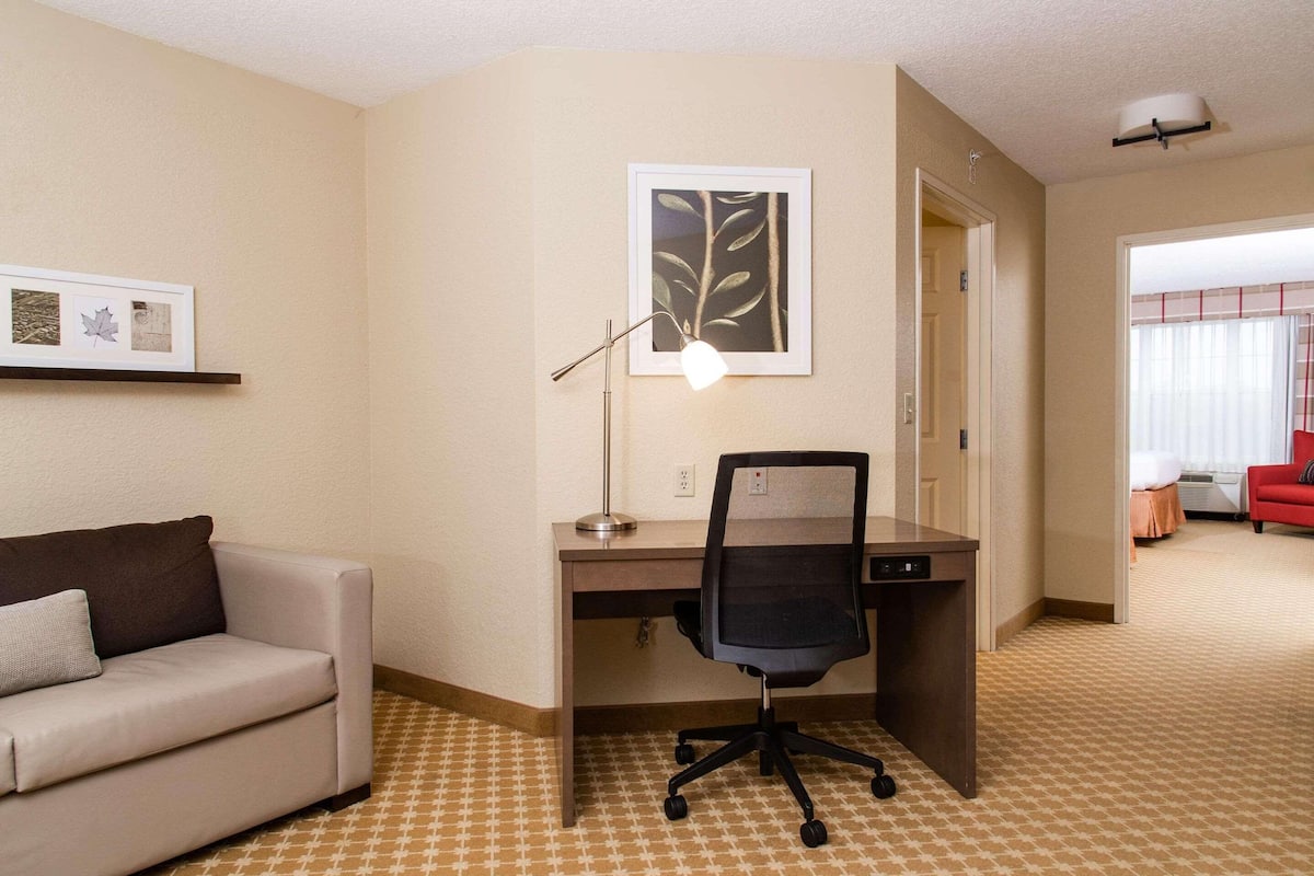 1 bedroom, desk, laptop workspace, blackout curtains