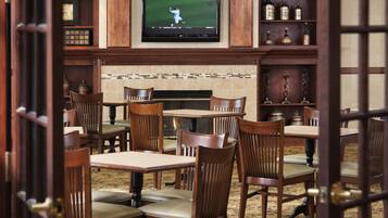 2 restaurants, lunch, dinner served; American cuisine