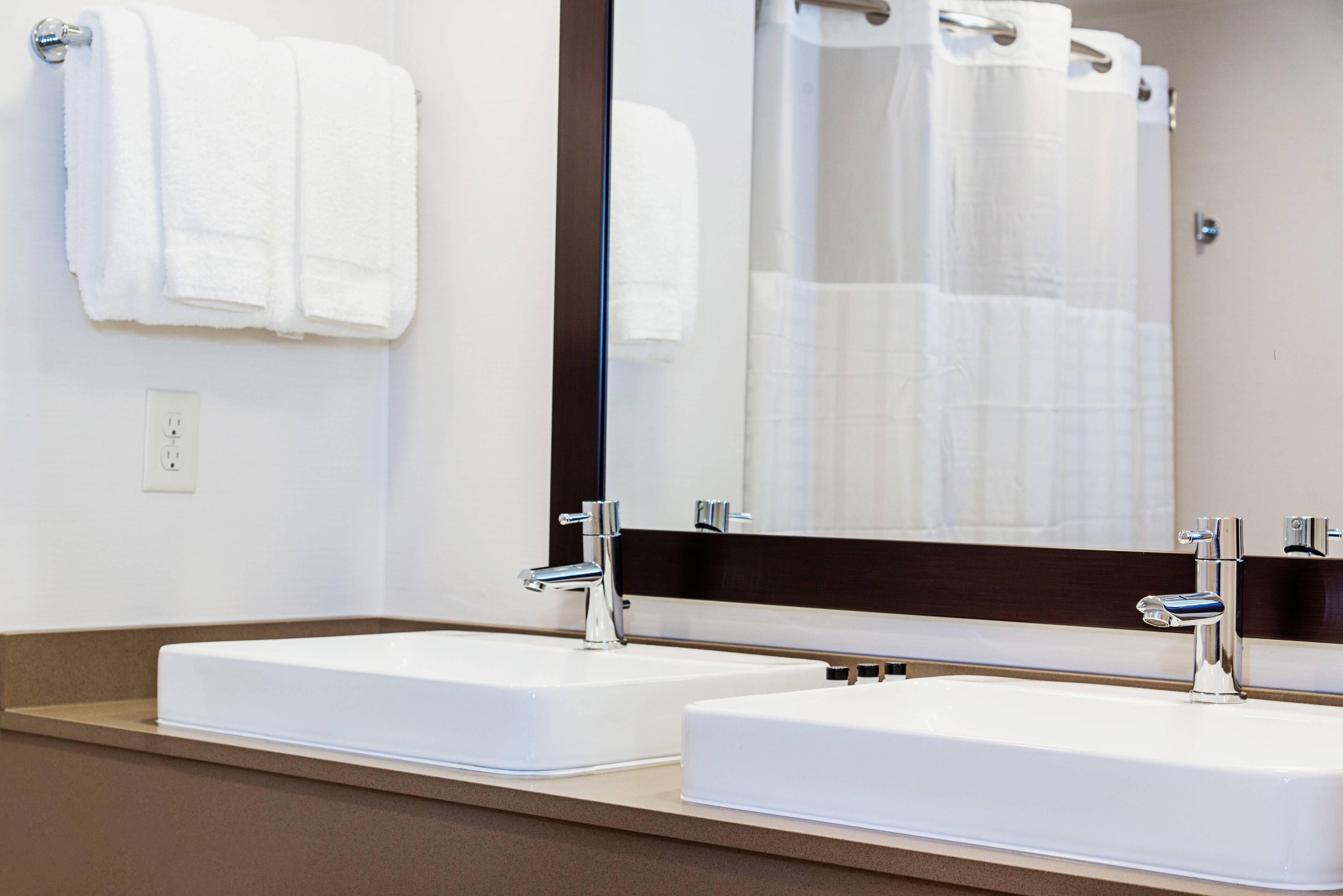 premium suite, 1 king bed, non smoking | bathroom | free toiletries, hair dryer, towels, soap