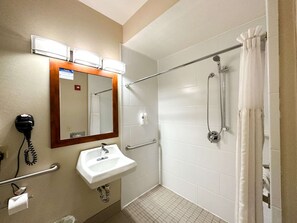 1 dormitorio, escritorio, cortinas opacas