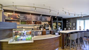 Breakfast and dinner served