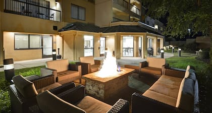 Courtyard by Marriott Dalton