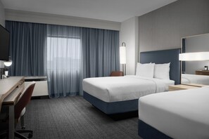 Premium bedding, desk, laptop workspace, blackout curtains - Courtyard by Marriott Dallas Addison/Quorum Drive (Addison)
