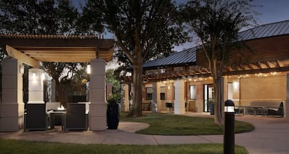 Courtyard by Marriott Dallas Addison/Quorum Drive
