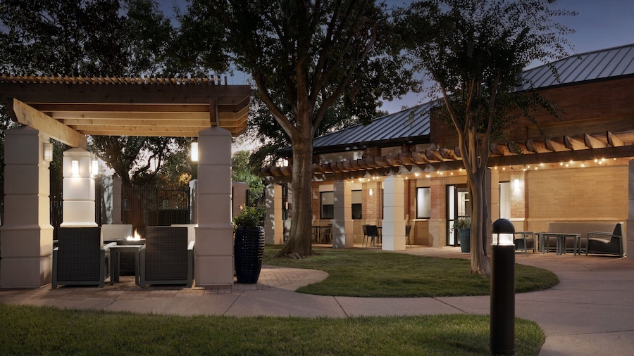 Courtyard by Marriott Dallas Addison/Quorum Drive
