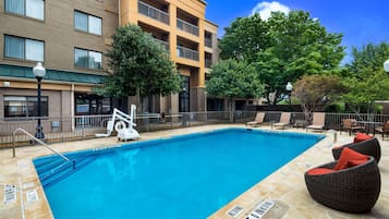 Outdoor pool, pool umbrellas, sun loungers
