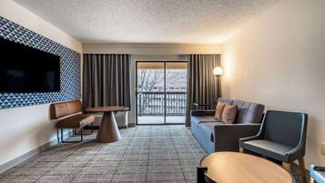 Laptop workspace, iron/ironing board, free WiFi, bed sheets