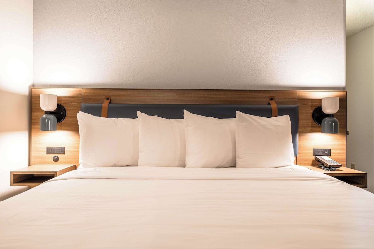 Schreibtisch, Bügeleisen/Bügelbrett, kostenloses WLAN, Bettwäsche