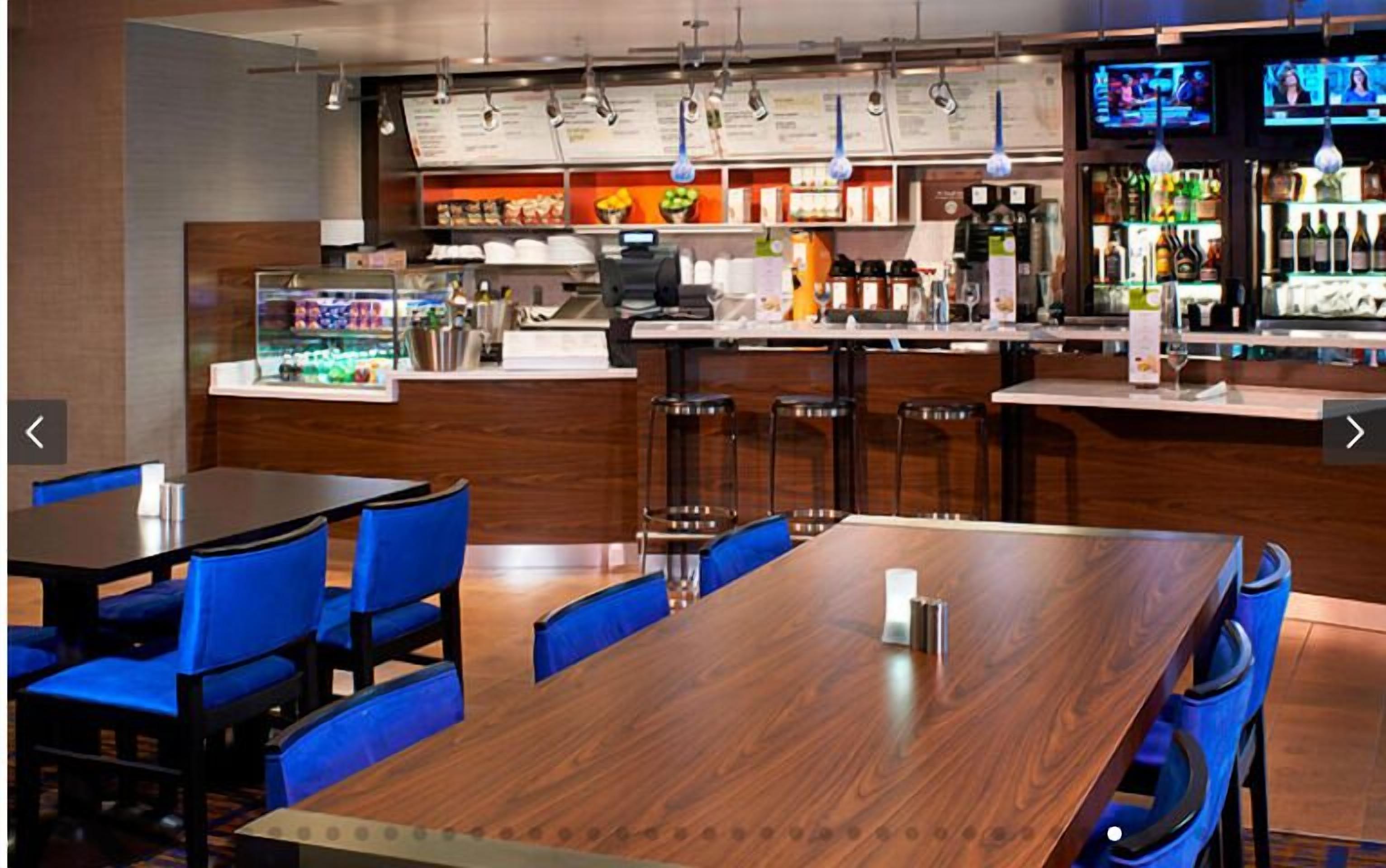 Cooked-to-order breakfast on weekdays (USD 11.00 per person)