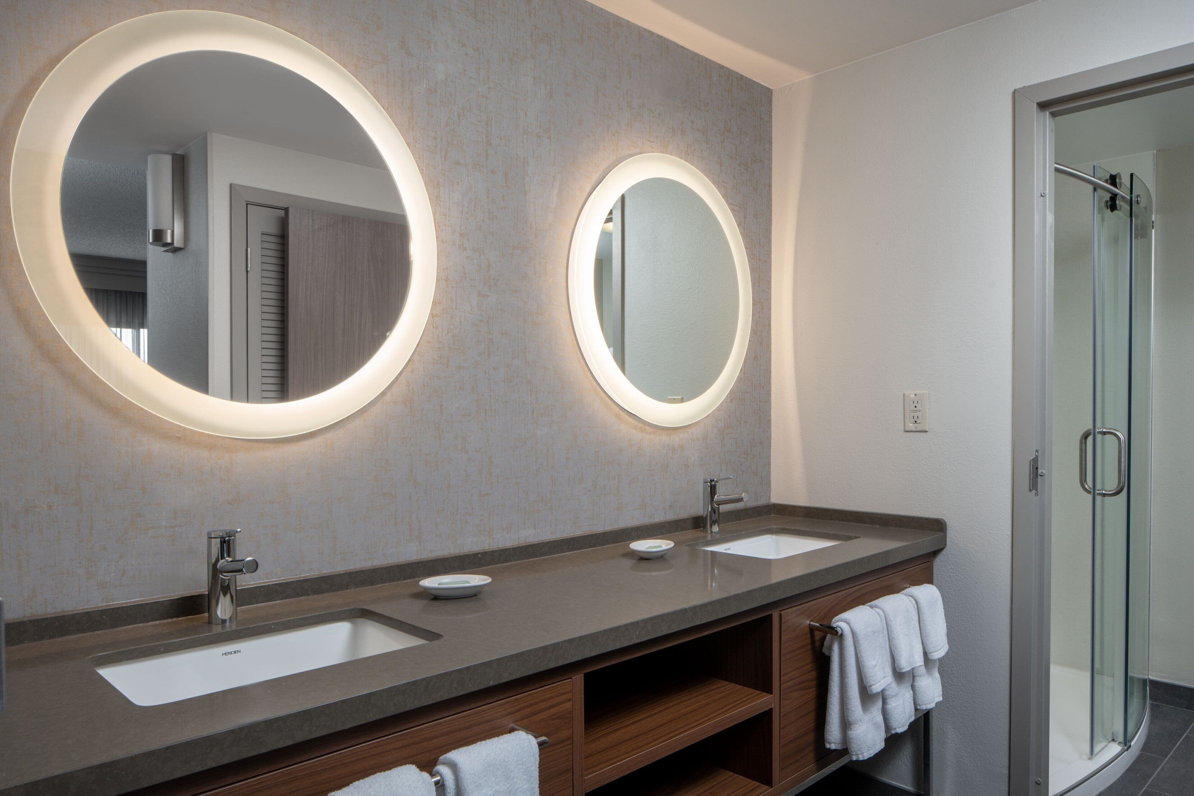 junior suite, 1 bedroom, non smoking | bathroom | combined shower/bathtub, free toiletries, hair dryer, towels