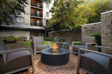 Terrace/patio. Courtyard by Marriott New Orleans Metairie
