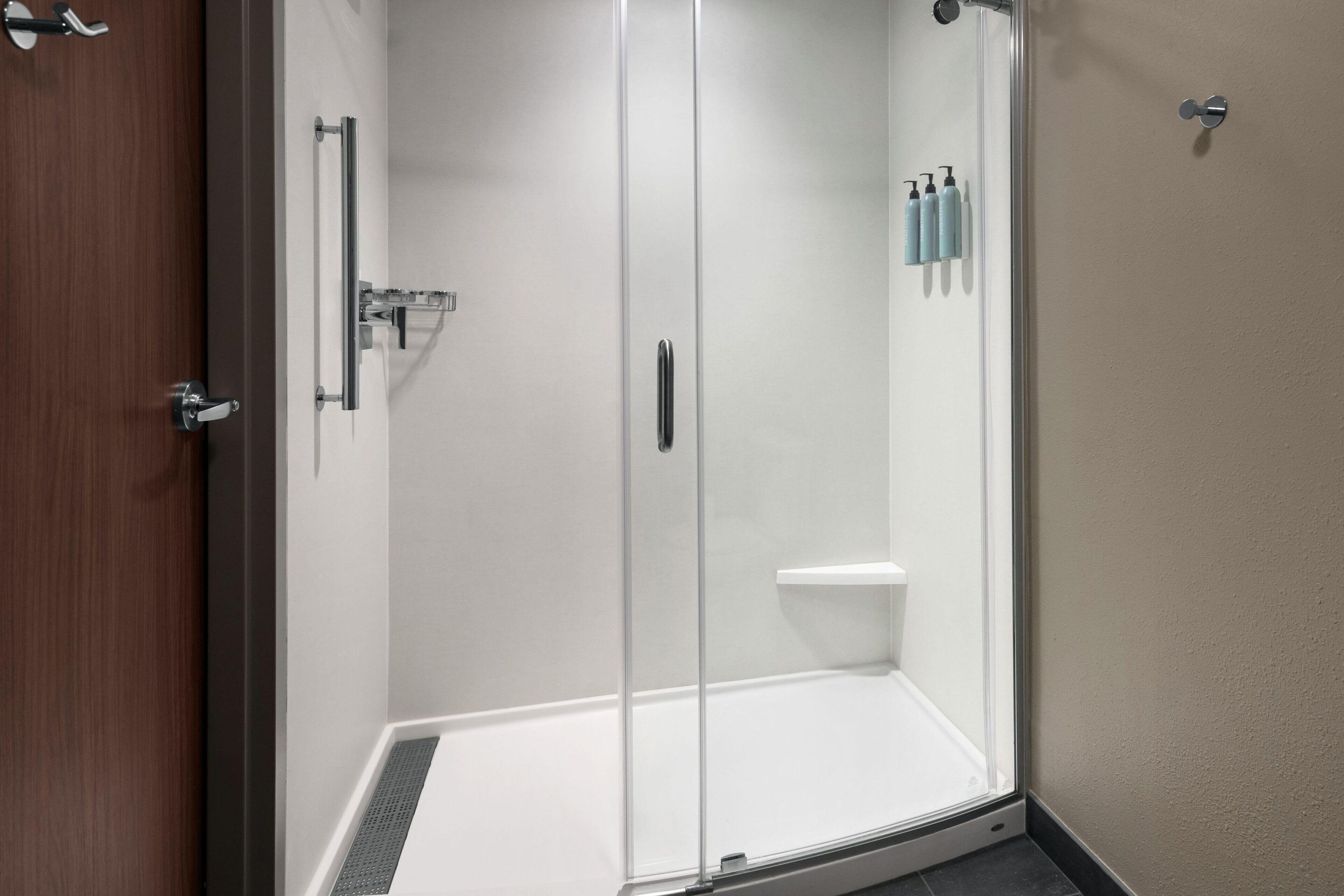 combined shower/bathtub, free toiletries, hair dryer, towels