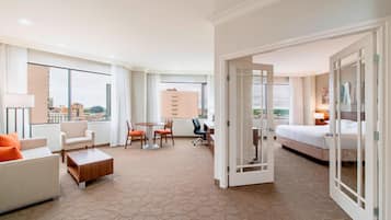 Executive-Suite, 1 King-Bett und Schlafsofa | Italienische Bettbezüge von Frette, hochwertige Bettwaren, Zimmersafe