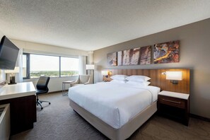 Room, 1 King Bed | Frette Italian sheets, premium bedding, in-room safe, desk - Delta Hotels by Marriott Regina (Regina)
