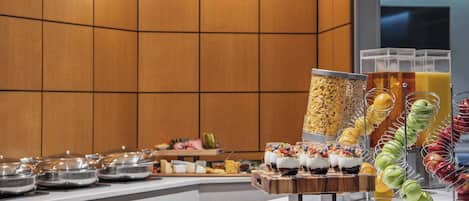 Frukost enligt egen bestÀllning varje dag (CAD 24 per person)