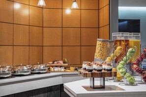 Daily cooked-to-order breakfast for a fee