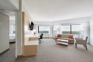 Executive Suite, 1 Double Bed, Non Smoking | Frette Italian sheets, premium bedding, in-room safe, desk