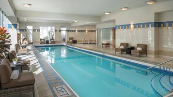 من حمّامات السباحة المغطاة