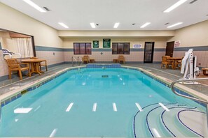 Pool - La Quinta Inn & Suites by Wyndham South Bend (South Bend)