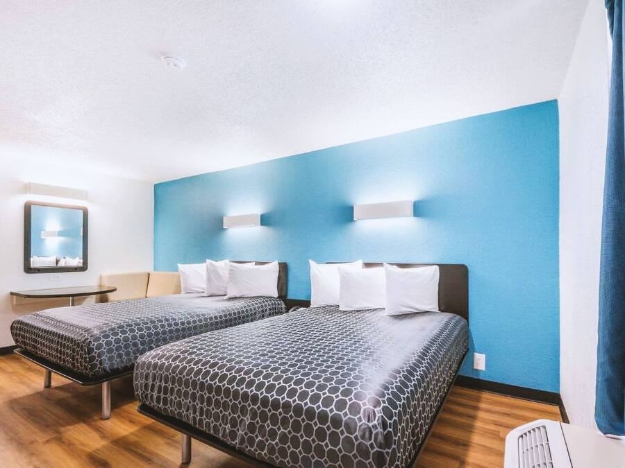 Comfort Room, 2 Queen Beds, Non Smoking, Kitchenette