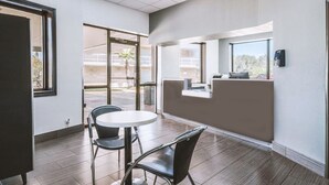 Terrace/patio - Americas Best Value Inn Beeville (Beeville)