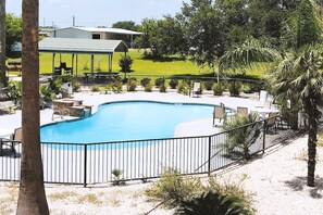 Piscine extérieure