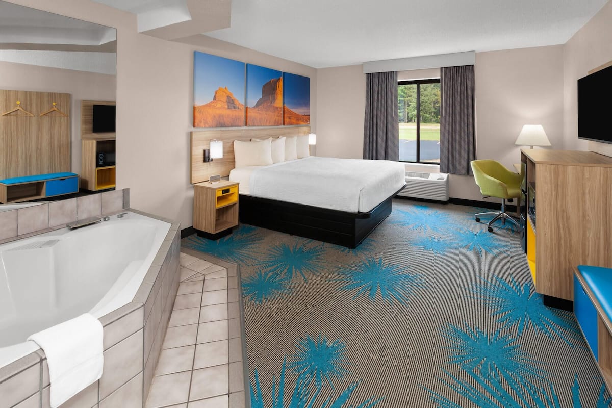 1 King Bed, Sofa Bed, Suite, Non-Smoking