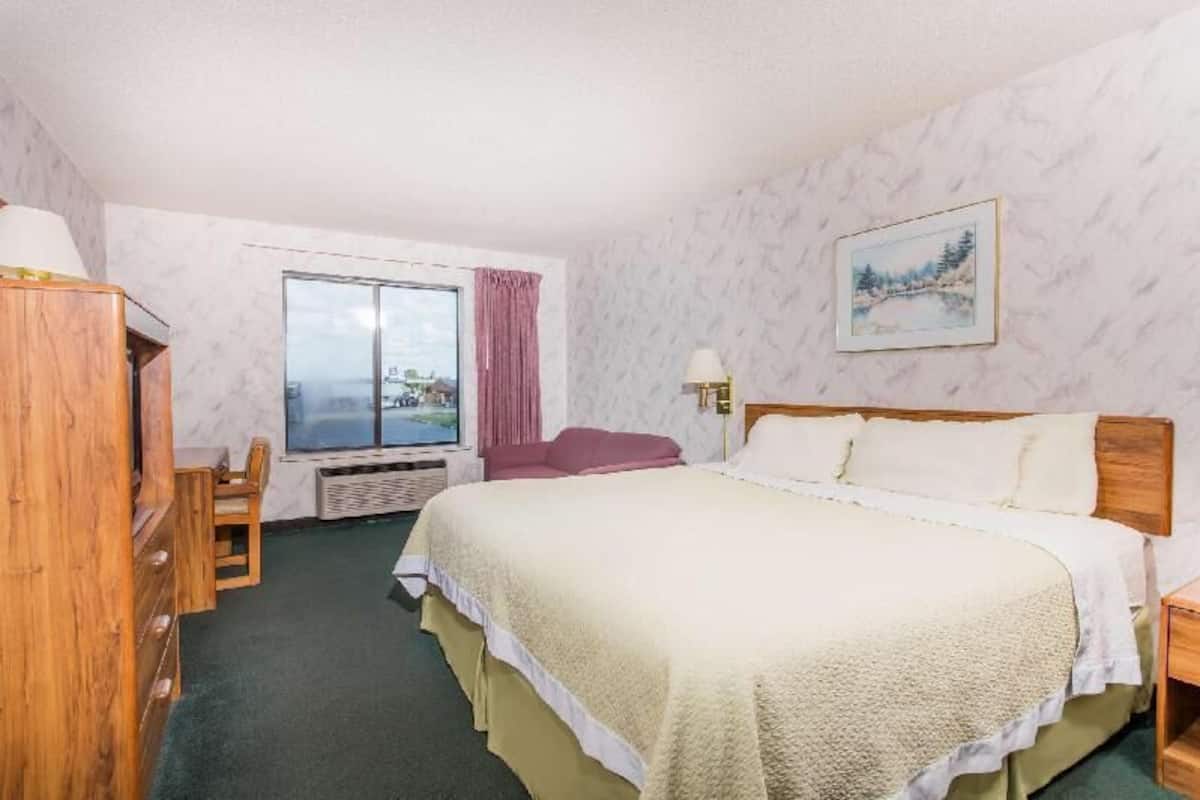 Individually furnished, desk, laptop workspace, free WiFi