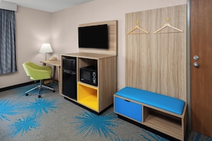 Individually furnished, desk, laptop workspace, free WiFi