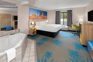 Studiosvit - 1 kingsize-sÀng - icke-rökare | Unika möbler, skrivbord, arbetsyta för laptop och gratis wi-fi