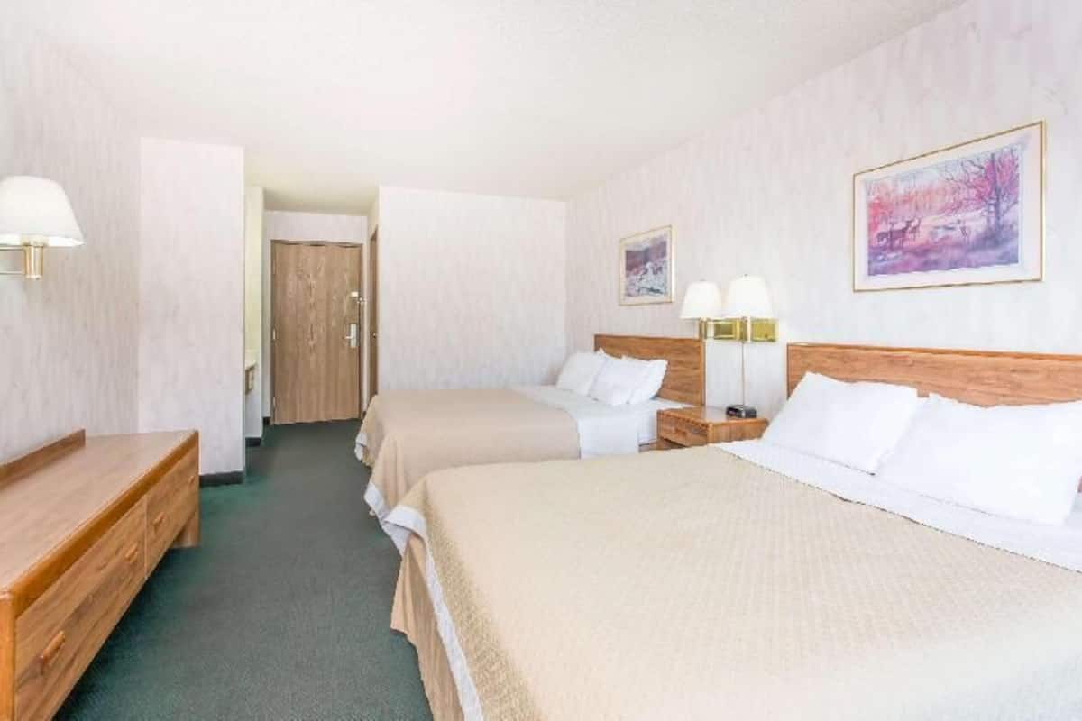 Individually furnished, desk, laptop workspace, free WiFi