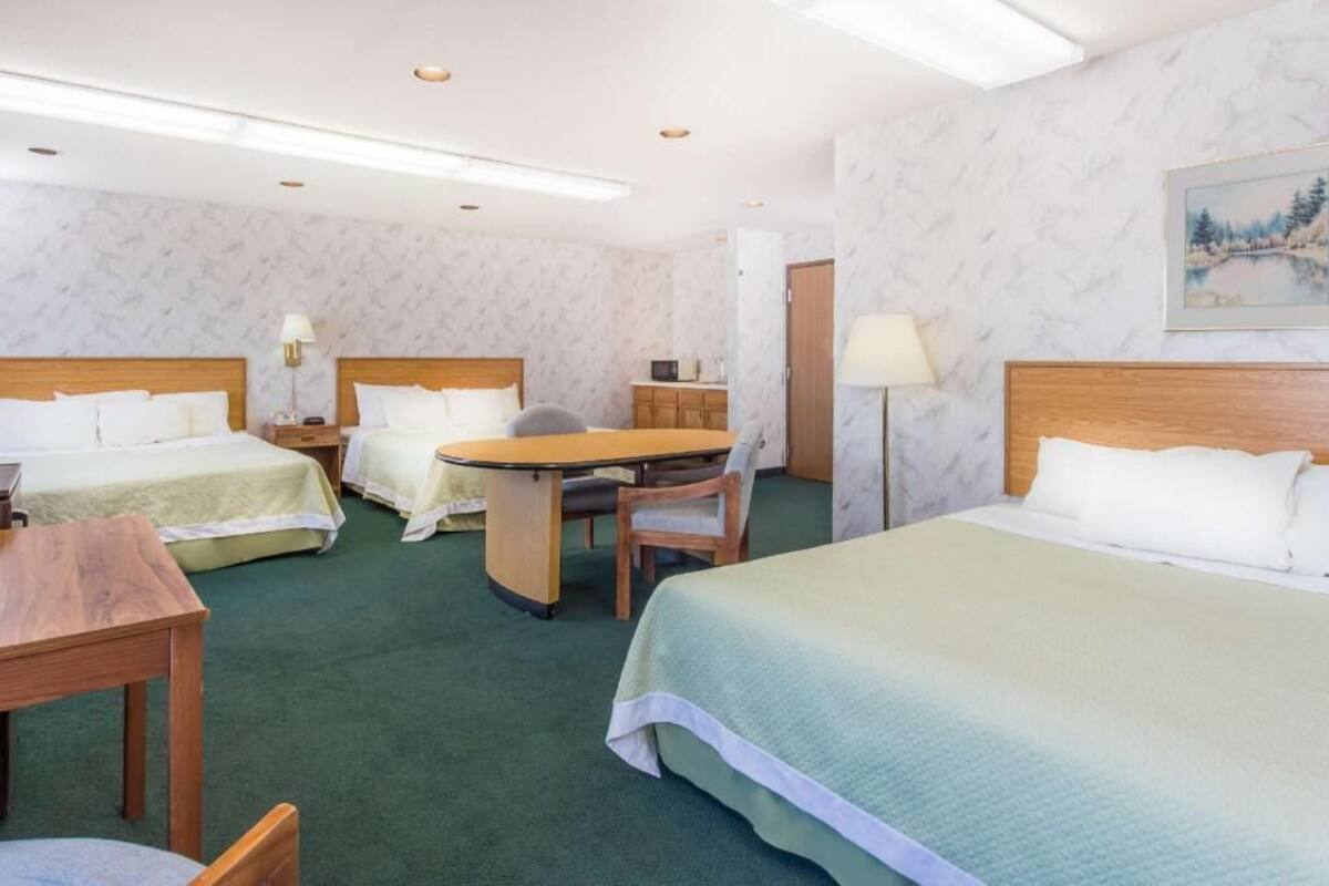 Individually furnished, desk, laptop workspace, free WiFi
