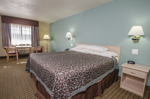 Days Inn by Wyndham Portland Central