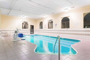 Outdoor pool - Days Inn by Wyndham Mount Vernon (Mount Vernon)