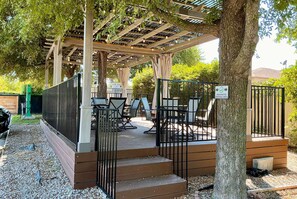 Gazebo - Days Inn by Wyndham Arlington (Arlington)