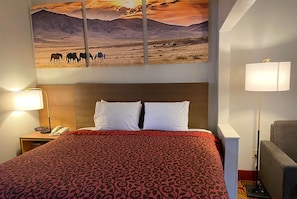 Suite Deluxe, 1 letto king, non fumatori | Una scrivania, ferro/asse da stiro, Wi-Fi gratuito, lenzuola