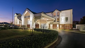 Exterior - Days Inn & Suites by Wyndham Ridgeland (Ridgeland)