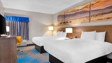 Escritorio, tabla de planchar con plancha, wifi gratis y ropa de cama