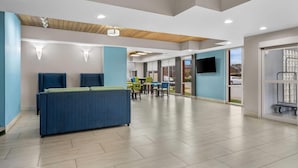 Lobby - Days Inn & Suites by Wyndham Ridgeland (Ridgeland)