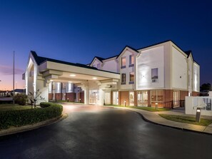 Exterior - Days Inn & Suites by Wyndham Ridgeland (Ridgeland)