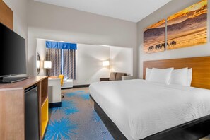 Deluxe Suite, 1 King Bed, Non Smoking | Desk, iron/ironing board, free WiFi, bed sheets - Days Inn & Suites by Wyndham Ridgeland (Ridgeland)