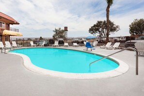 Outdoor pool - Days Inn by Wyndham Barstow (Barstow)