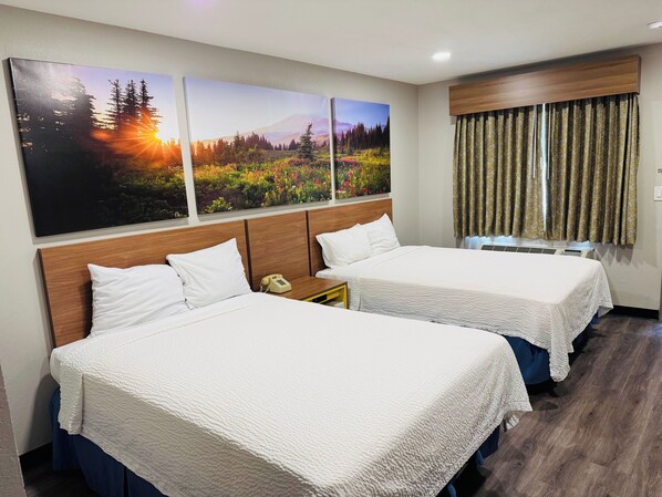 Desk, laptop workspace, iron/ironing board, free cribs/infant beds - Days Inn by Wyndham Barstow (Barstow)