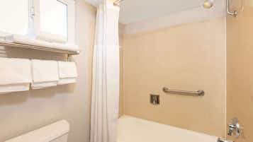 Combined shower/tub, hair dryer, towels