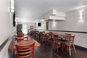 包含每日外带式早餐