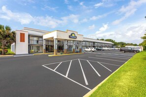 Exterior - Days Inn by Wyndham Wildwood I-75 (Wildwood)