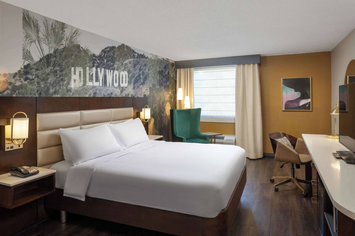 Down duvets, in-room safe, desk, iron/ironing board
