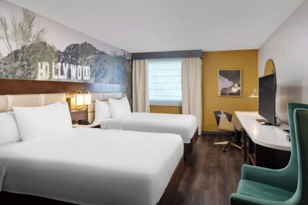 Down duvets, in-room safe, desk, iron/ironing board